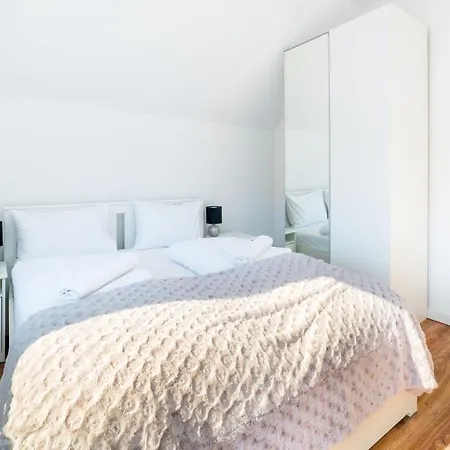 Sikorskiego Ii, Sun & Snow アパート